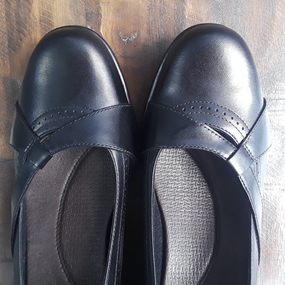 Vintage Clarks Black Leather Slip-on heels - Picture 6 of 10